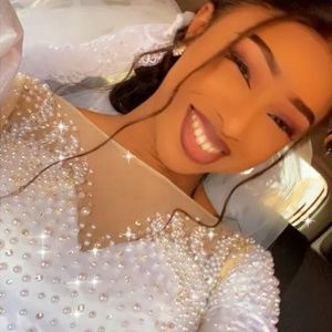 Meet your Posher, Awa